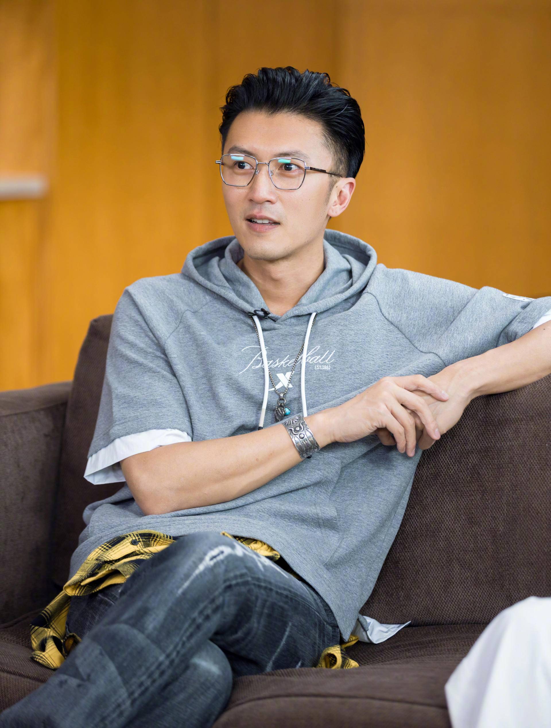 谢霆锋父母离异_谢霆锋淡出娱乐圈_谢霆锋单亲家庭成长经历