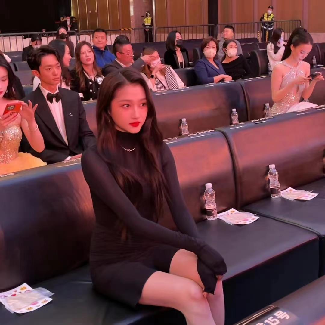 明星高定礼服点评_微博盛典红毯造型_晚装女明星